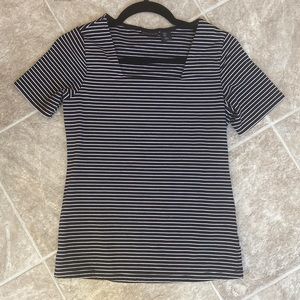 Tahari, size small, fitted blouse